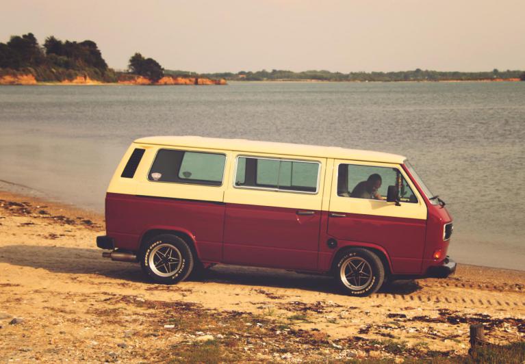 autour du bois jacky mace parquet terrasse bardage amenagement interieur showroom a guerande